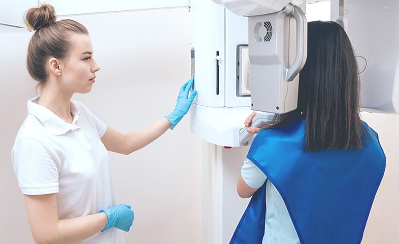 東京都港区新橋の親知らず抜歯専門の歯医者・歯科【東京新橋歯科口腔外科】はCTによる検査・診断で安全・安心な診療