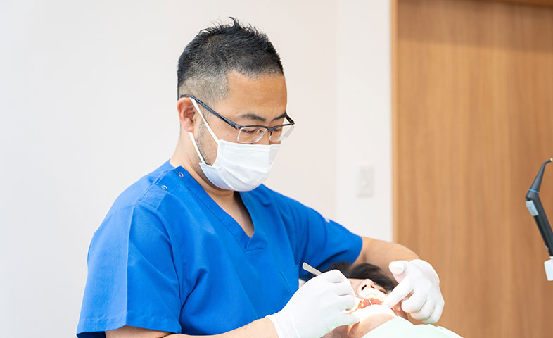 東京都港区新橋の親知らず抜歯専門の歯医者・歯科【東京新橋歯科口腔外科】は痛みに最大限に配慮した抜歯治療